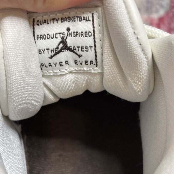 Nike Air Jordan 11 Neapolitan - Picture 3 of 11